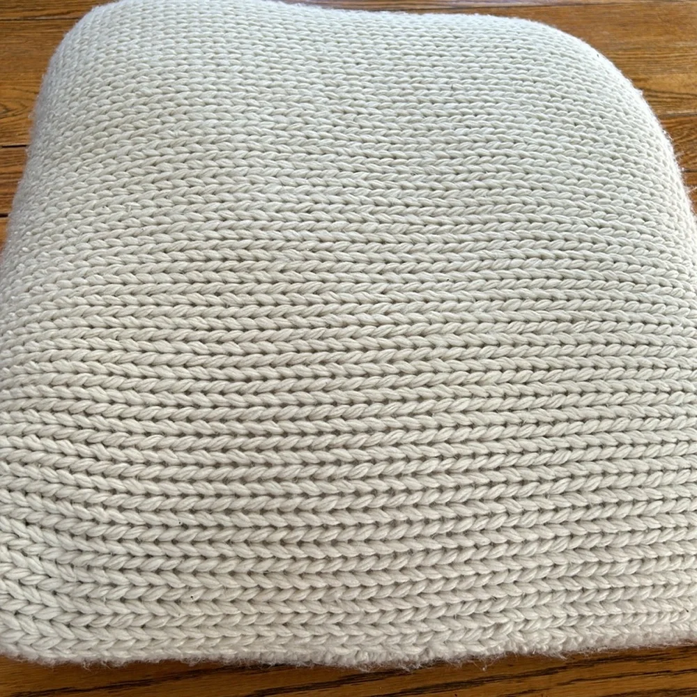 Chunky cable knit 24” square accent pillow. Cream color. Great condition.